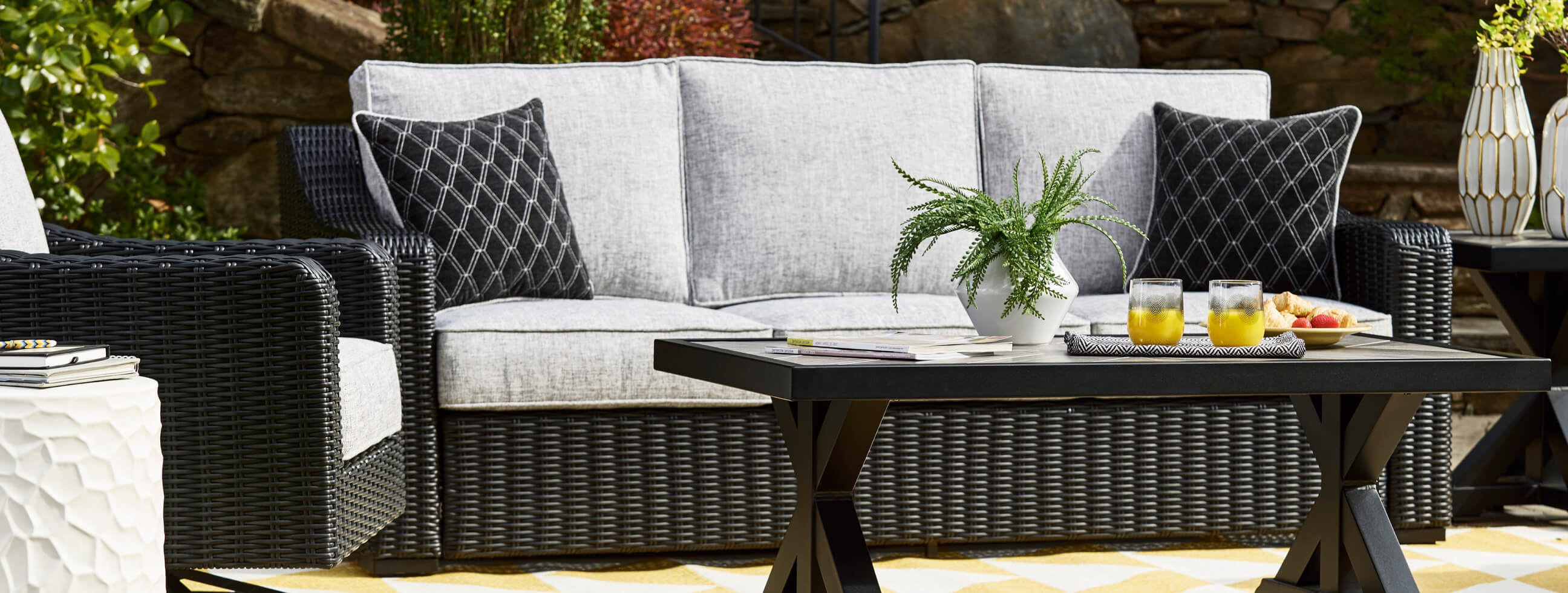Blackcroft Style Outdoor Dining Set