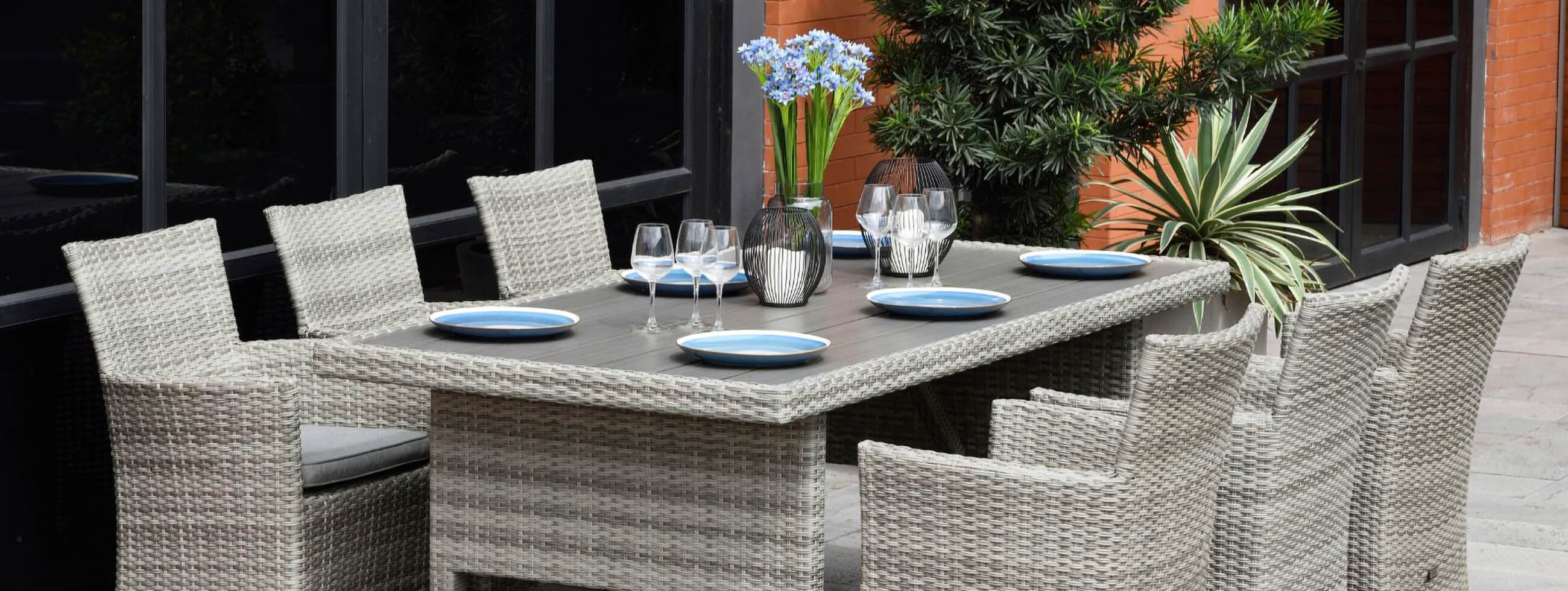 Outdoor Aruba Style Set with Square Table