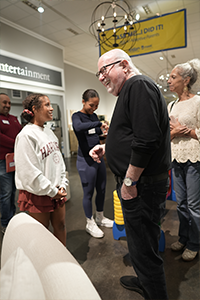 Eliot Speaking with the Youth