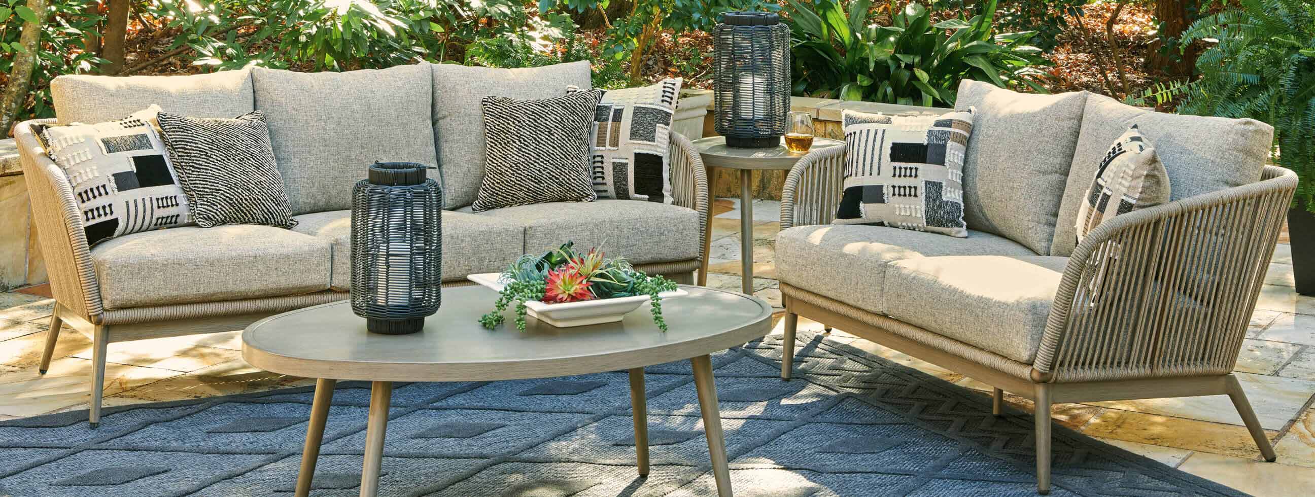Swiss Valley Style Outdoor Dining Set